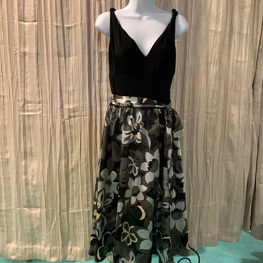Women’s Dress by dress barn size 8.